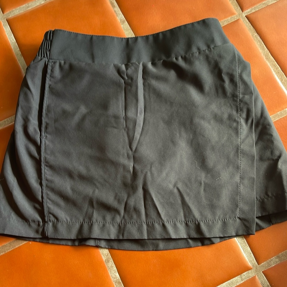 Black skorts women’s size small
